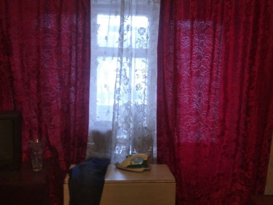 Сдам комнату в двух комнатной квартире все вопросы по телефону. Вышгород