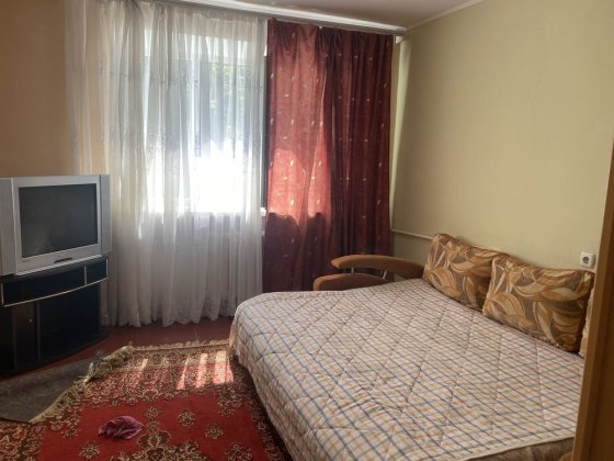 Жилье длительно, улица Парковая, окно выходит во двор Черноморск