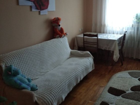 Здаю кімнату для дівчат   окремі криваті.  Кухня велика 9км  шостий  е Чернівці