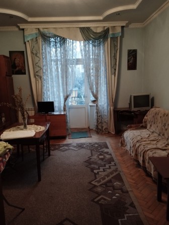 Дві вільні кімнати (господиня мешкає в третій) центр  міста. - фото 1