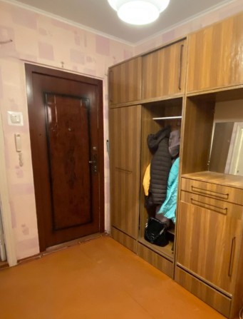 Здається кімната велика в 3-х кімнатній квартирі. Для дівчини - фото 1