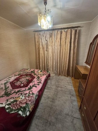 Сдам комнату в четырёхкомнатной квартире. - фото 1