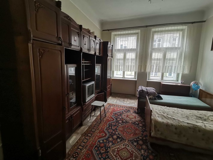 Візьму дівчат на підселення. Є всі умови. Центр міста. Всі питання по - фото 1