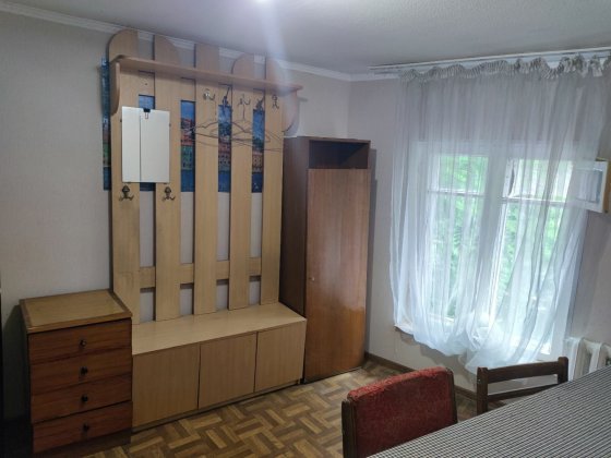 Без хозяев сдам комнату для женщины,м.димеевская