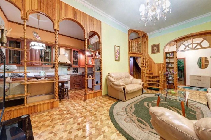 Здам 3-х кімн. в центрі з паркомісцем по вул.  Шота Руставели, 40/10 - фото 1