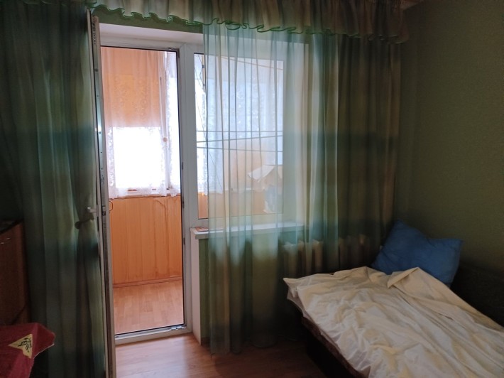 Здам кiмнату в 3 кiмн кварт. з Балконом.Вигурiвський б-р 5 - фото 1