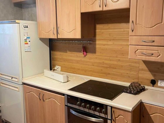 Без хазяїв.кімната в гуртожитку.Дарницкая площа.Азербальжанская 8