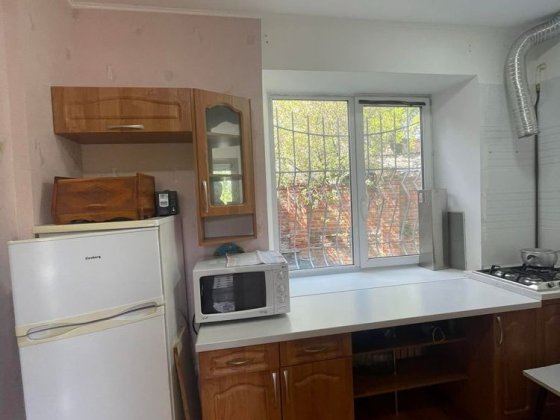 Центр частина будинку з місцем для авто Полтава