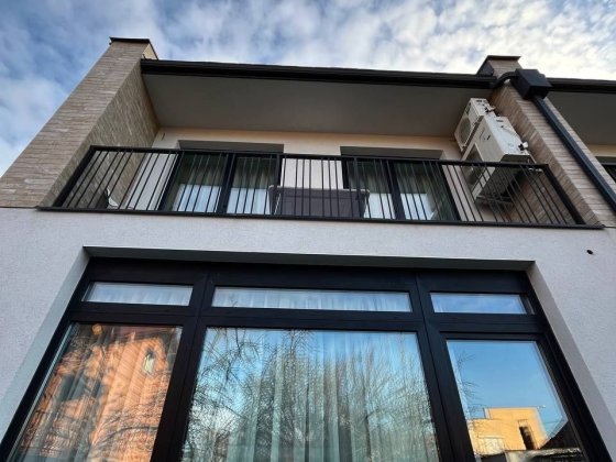 Оренда від 3 місяців половини будинку з двориком Ужгород