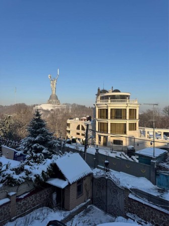 Оренда / Будинок  Київ, Печерський район, вул. Пирятинська, 4 - фото 1