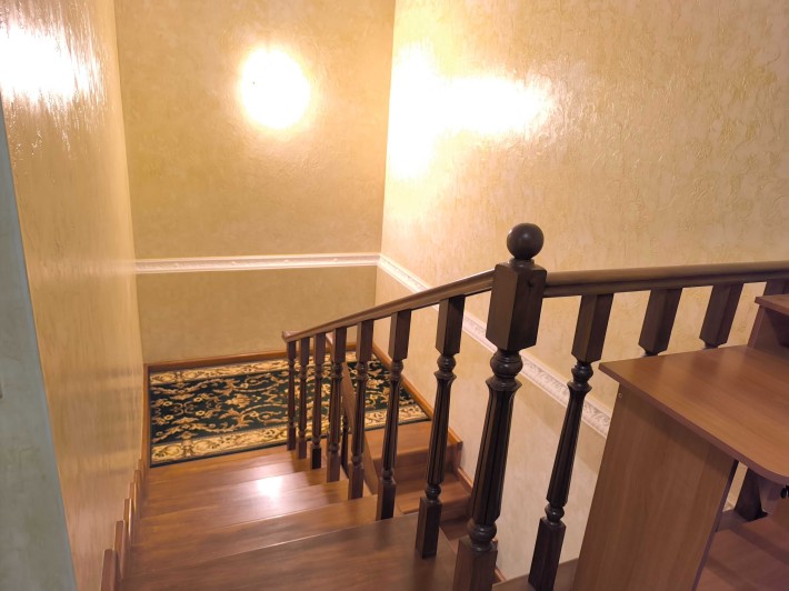 Оренда частини будинку з місцем під автомобіль - фото 1