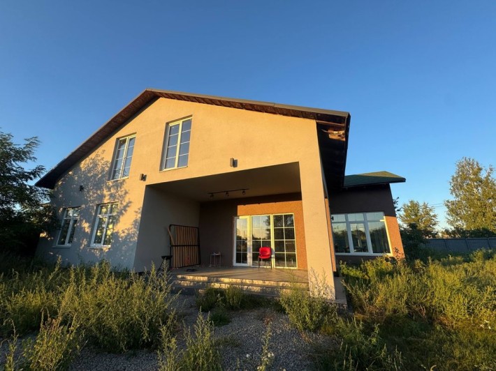 Новий будинок на озері в котеджному містечку Перемілля з берегом - фото 1