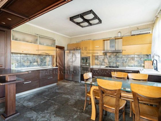 Оренда будинку на Подолі ГЕНЕРАТОР!! БАСЕЙН!САУНА! Теніс!! Камін! ГАЗ! Киев