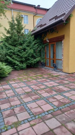 Оренда двоповерхового окремого будиночку площею 48 м2. - фото 1