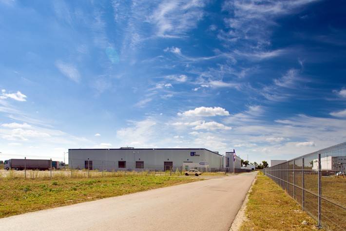 Продаж промислового комплексу 6000 кв.м. - фото 1