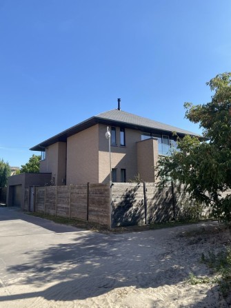 Оренда будинку Осокорки з виходом до Дніпра та з бомбосховищем - фото 1