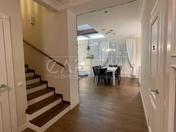 Будинок 190м2/20 соток/Голосеевский район, вул. Академика Кащенко Киев