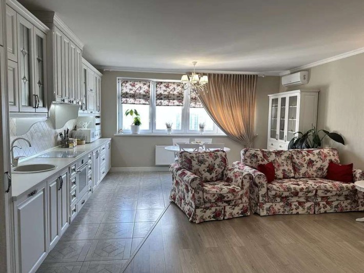 Продаж 4-к квартири просп. Воскресенський 10а - фото 1