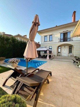 Аренда невероятного дома в Совиньоне , 500м², 12 сот - фото 1