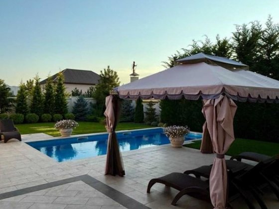 Аренда ДОМА в Совиньоне, 500м², 12 сот