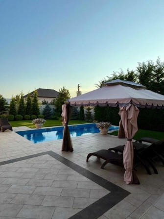 Аренда ДОМА в Совиньоне, 500м², 12 сот - фото 1