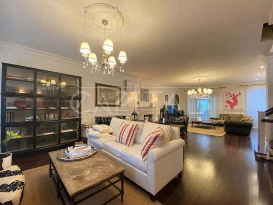 Пропонується в оренду шикарний будинок КМ Французьке Місто 380м2 Козин