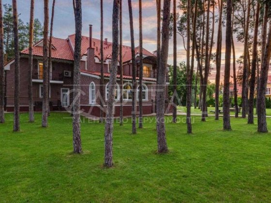 Здається в оренду просторий будинок в сосновому лісі в Козині 650м2 Козин