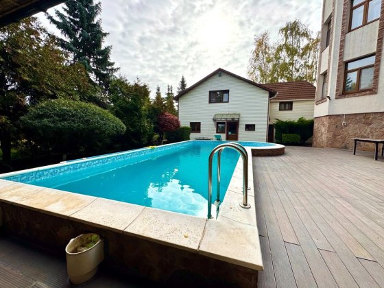 Оренда будинку  Лісники з власним басейном та лазнею Лесники