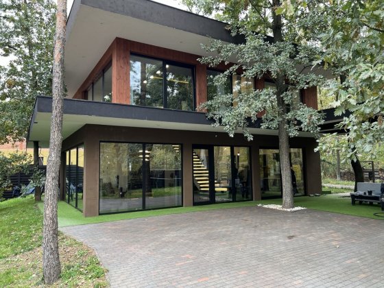 Здам в оренду будинок з басейном. Стоянка . Без комісії! Стоянка