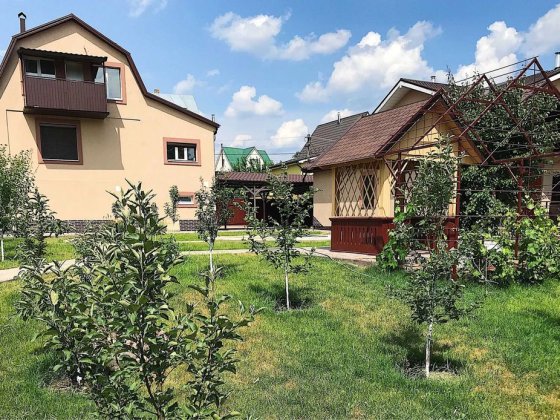 Оренда будинку з садом Петрушки