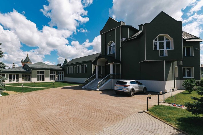 Чудовий будинок для великої родини - фото 1