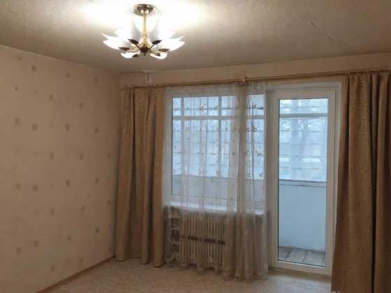 1 - комн. 38,5 м. кв. Чешка, ж/м Тополь-3. Состояние жилое. Свободная. Днепр