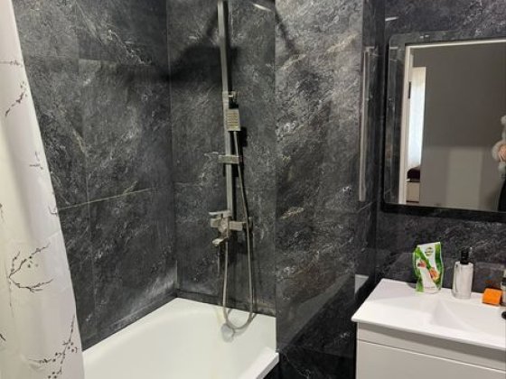 Здається 3-х мінатна квартира ,тільки довготривало!! Виноградів