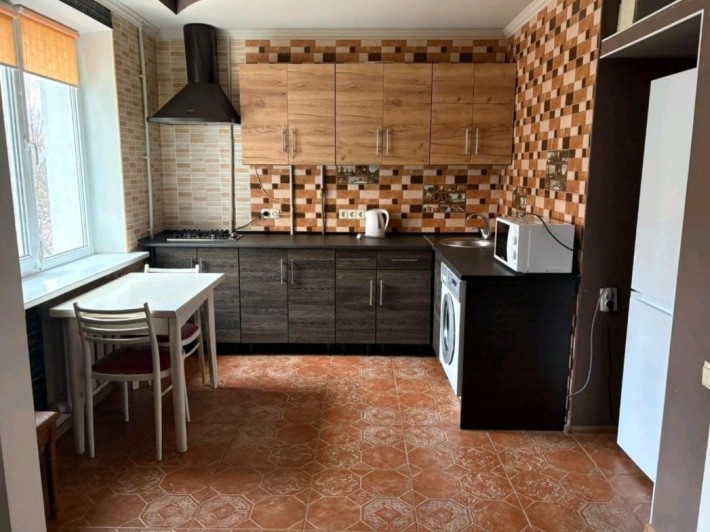 Сдам 1- 2-3х  комн комнатную кв-ру 10000 Командировка - фото 1