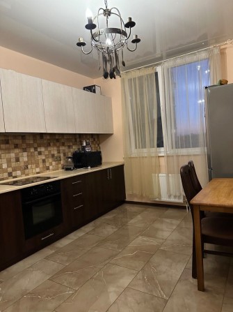 Оренда ВЕЛИКОЇ 1к квартири з Балконом. - фото 1