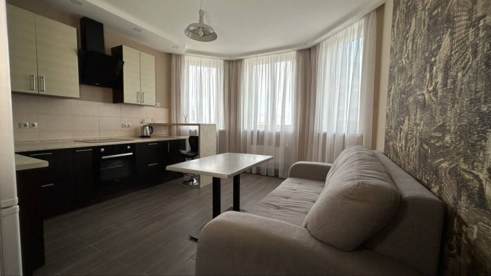 Оренда сучасної великої однокімнатної квартири у м.Вишгород - фото 1