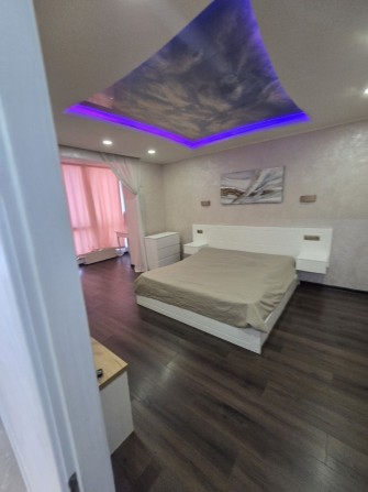 Сдам квартиру в ЖК Парус  На 2 -3 мес - фото 1