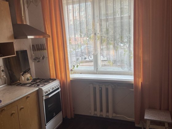 Здам трикімнатну велику квартиру. Ромни