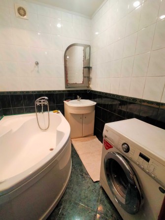 Оренда гарної окремої кімнати біля речового ринку для дівчини - фото 1