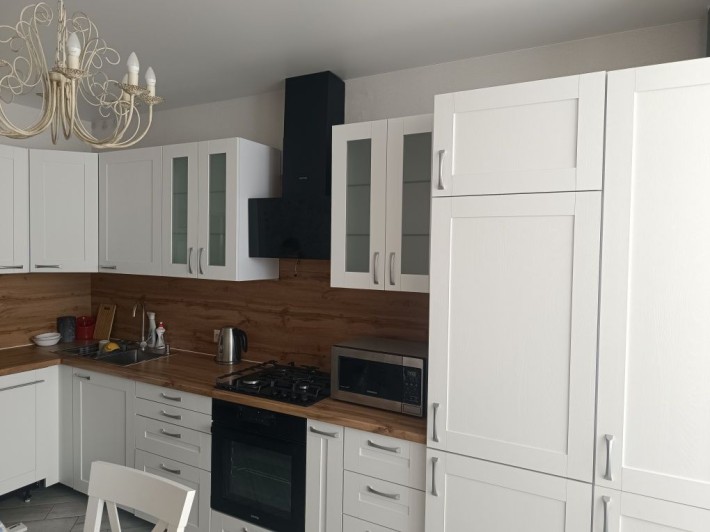 Оренда 2 кімнатної квартири + додатково можно зняти гараж в будинку. - фото 1