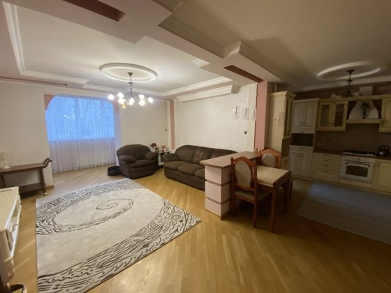 Довготермінова оренда 3 кімнвтної квартири Рованці