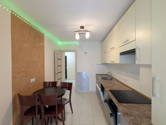 Оренда однокімнатної квартири у новобудові, 3 поверх, великий двір _RR Криховцы