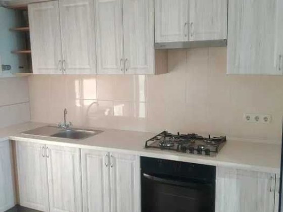 Однокімнатна квартира Хотів вул. Партизанська 1-А TV/БАЛКОН/ГАРДЕРОБНА Хотов