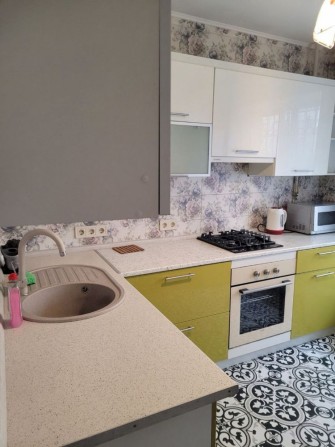 Сдаю 1 комн квартиру в жк Радужный - фото 1