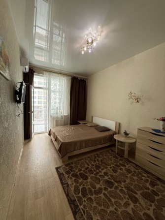 Сдам евродвушку 21 жемчужина Кадоры таирова  низкий этаж - фото 1