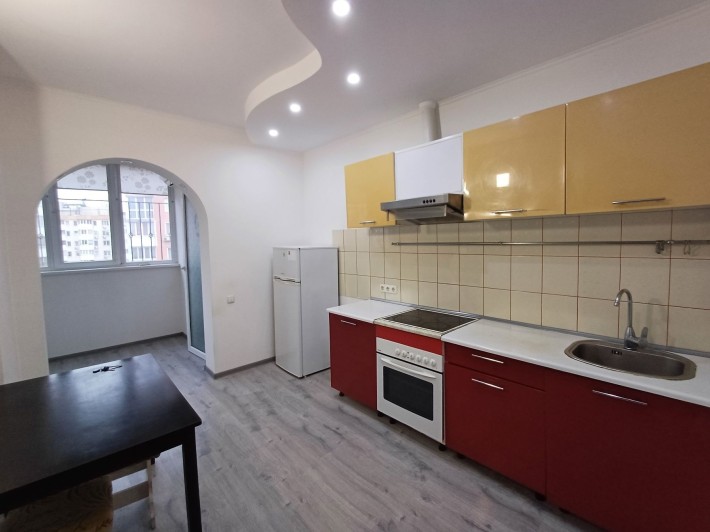 Сдам 2 комн квартиру в ЖК Радужный. Свободна.43 кв.м - фото 1