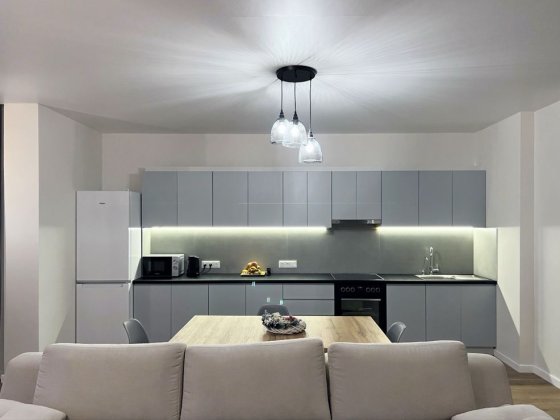 Здам в оренду велику 2 кім квартиру з великою кухнею Буча