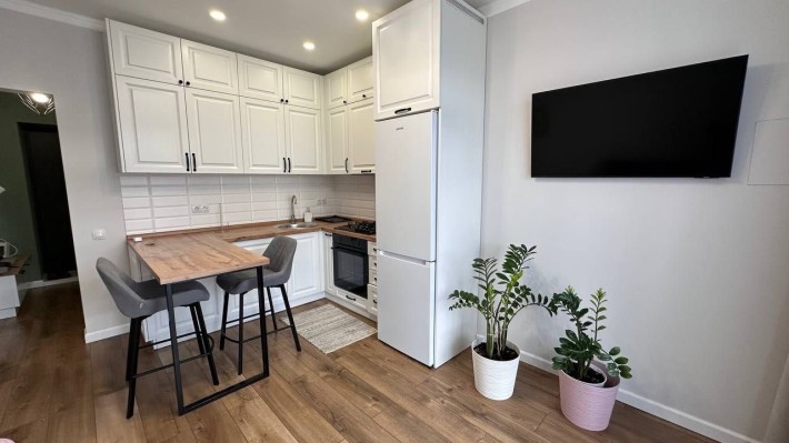 Оренда 1 км квартири в чудовій локації поруч з озером - фото 1