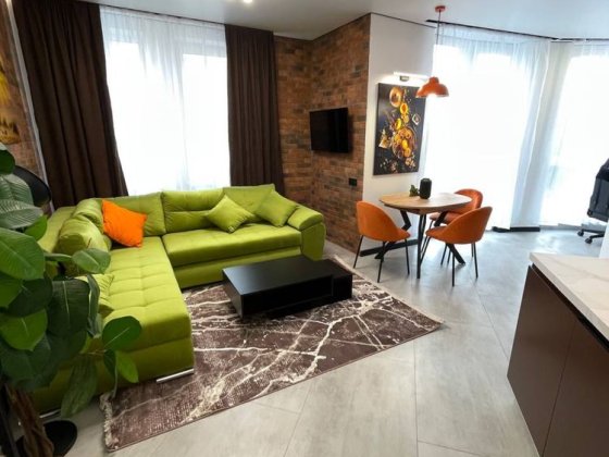 Дизайнерська 2х кімнатна квартира з видом на Центральний парк. Ирпень