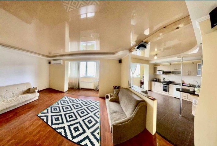 Укомплектована квартира в центральній частині міста, сучасний будинок - фото 1